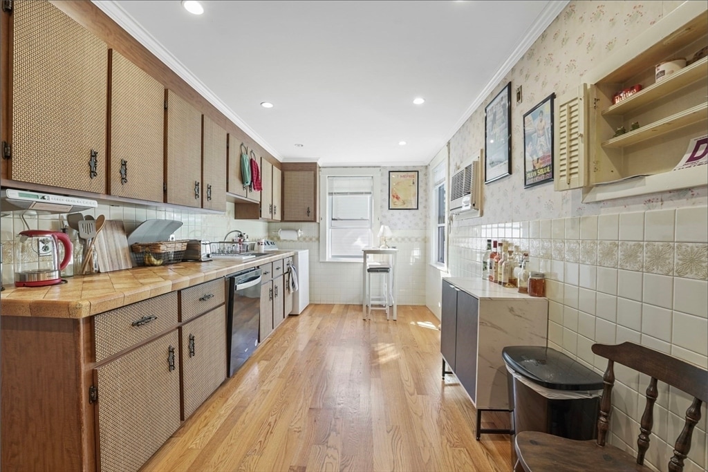 Primary Photo - 69 Jaques St