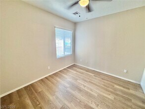Building Photo - 6868 Sky Pointe Dr