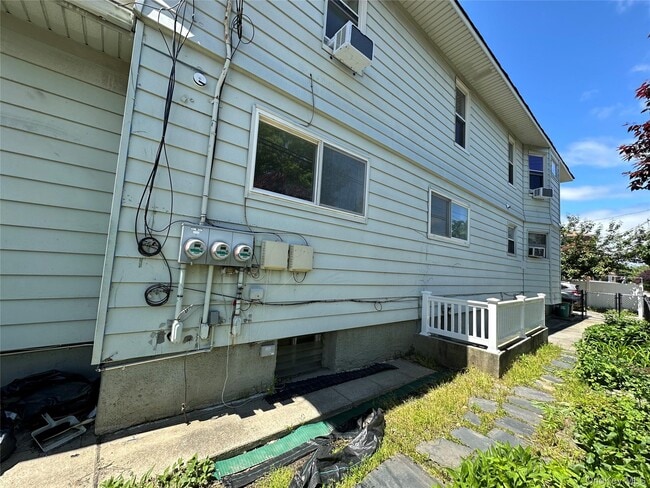 Building Photo - 213-49 39th Ave