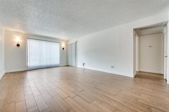 Foto del edificio - 4859 Cedar Springs Rd