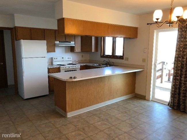 Building Photo - 2 br, 1 bath Apartment - 332 Westchester Sq N