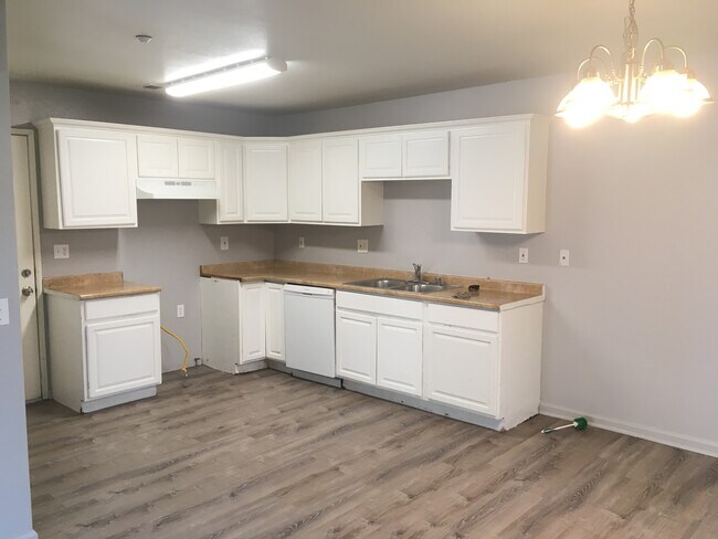 Foto del edificio - 24398 Webster Ave