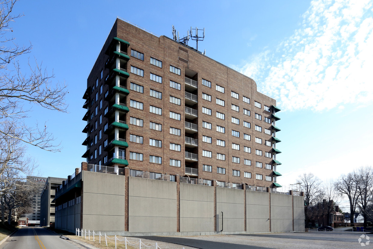 Foto del edificio - 355 S Broadway