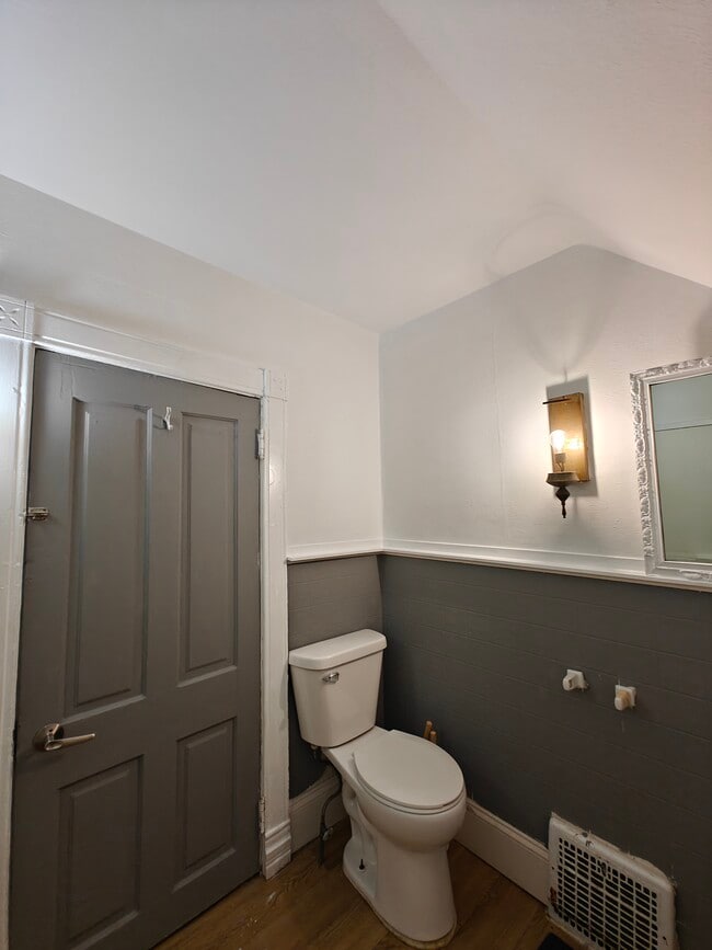 Bathroom - 603 23rd Ave SW