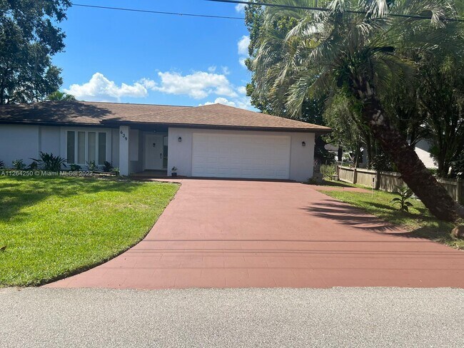 Building Photo - 639  Sportsman Ave   Sebring Fl 33875