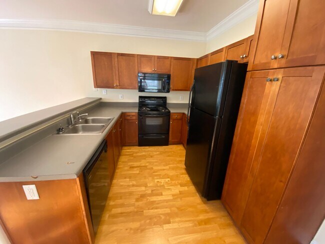 Building Photo - PRE-LEASING FOR AUGUST 2025!