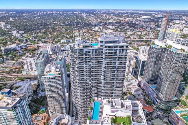 Building Photo - 1000 Brickell Plaza