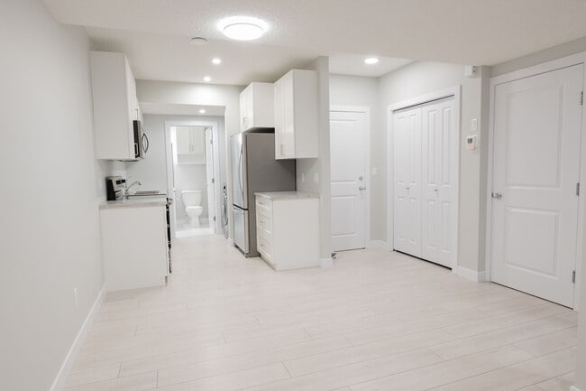 Building Photo - 1451 Cherniak Way SW