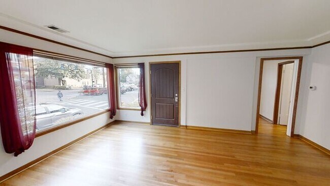 Building Photo - 3 Bed and 1 Bath Move-in Ready Now!