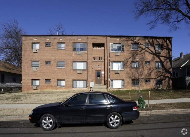 Foto del edificio - 3312 E St SE