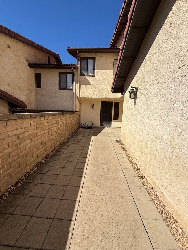Foto del edificio - Beautiful Two Story Orcutt Town Home in th...