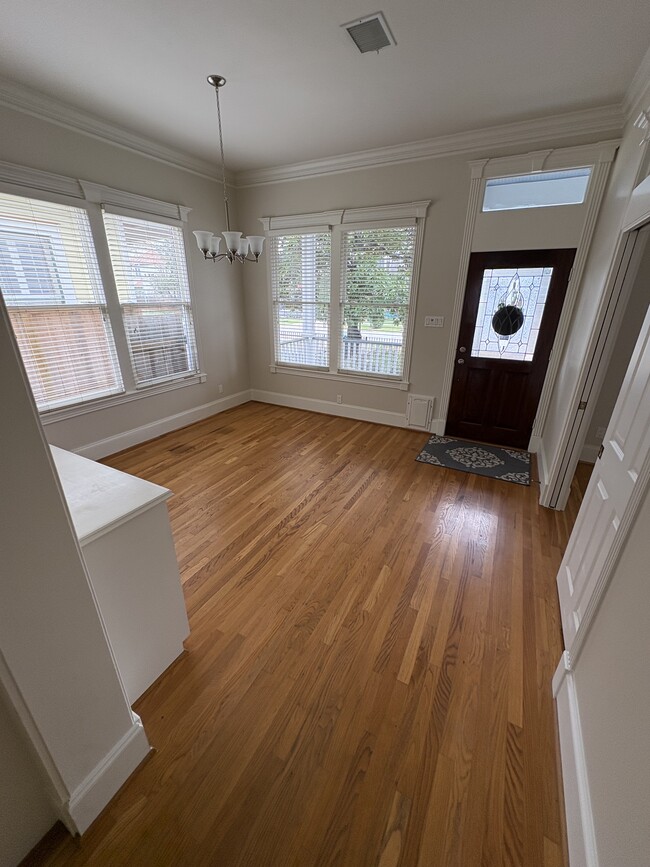 Dining room - 831 Ashland St