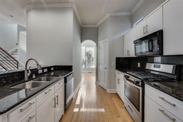 Foto del edificio - 4432 Bowser Ave