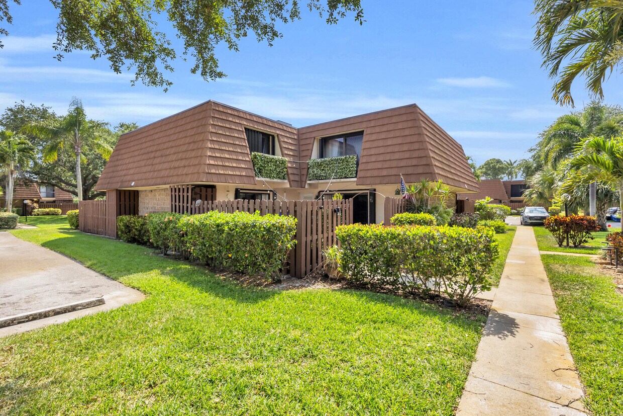 Foto principal - 825 Center St