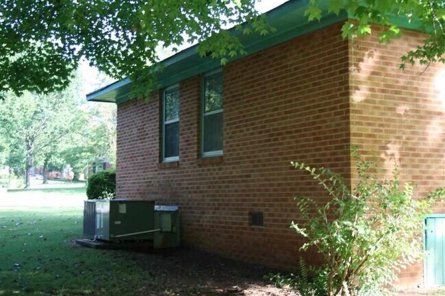 Foto del edificio - 3600 Lakewood Rd NW