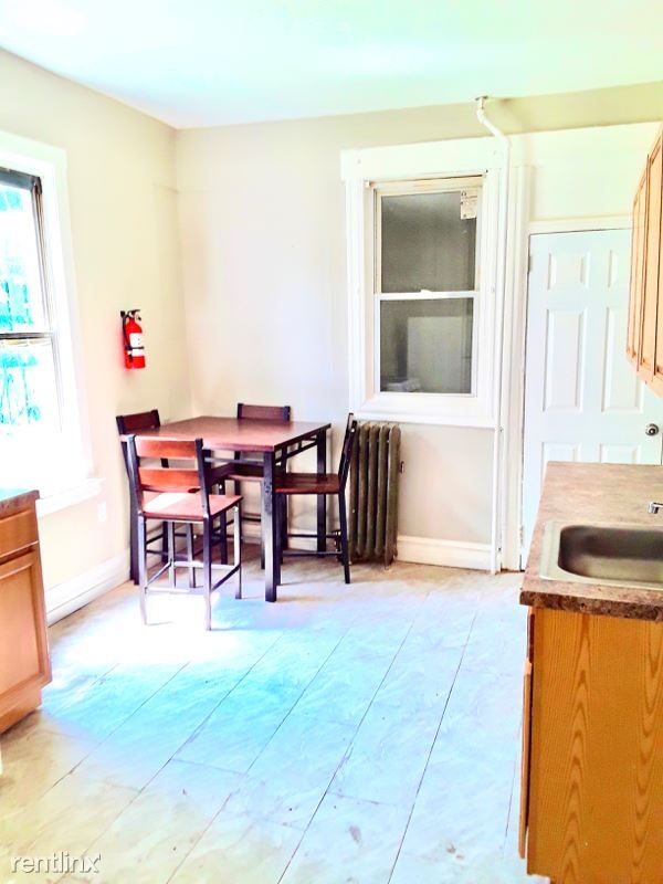 Primary Photo - 3 br, 1 bath Townhome - 142 Sunset Ave