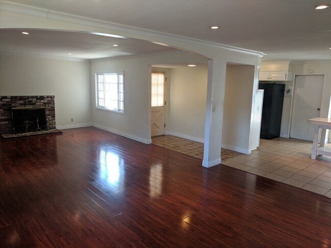 Foto del edificio - 16811 Newland St