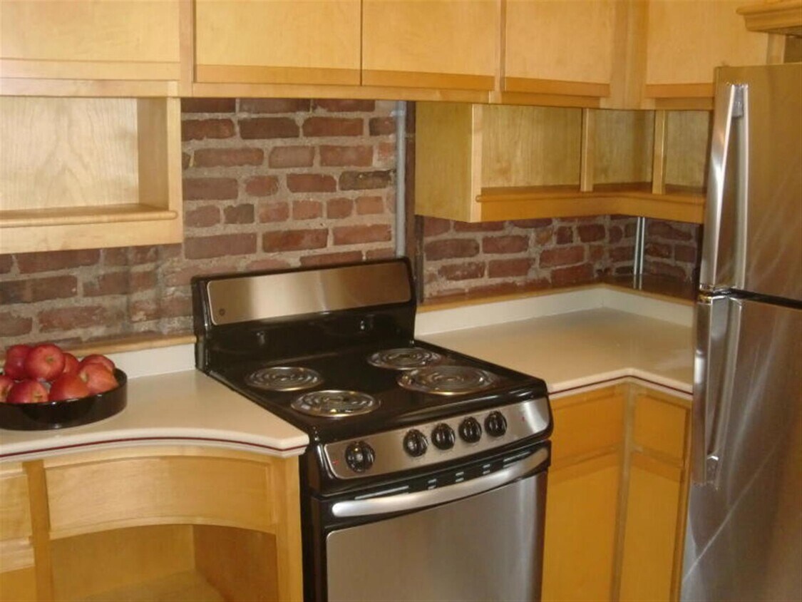 Primary Photo - 56 Concord Ave