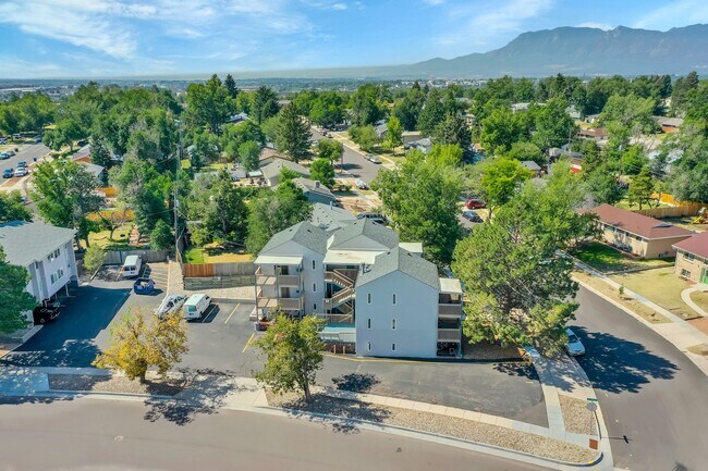 Foto del edificio - Updated 1 Bed/1 Bath Apartments in Central Colorado Springs – Near Palmer Park!