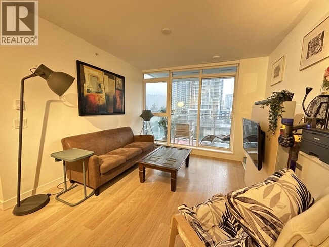 Building Photo - 657 Whiting Way