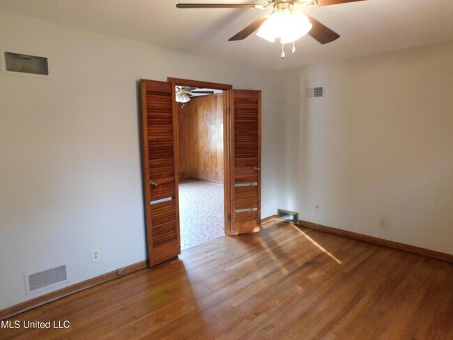 Foto del edificio - 8349 Cedarbrush Dr