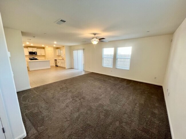 Building Photo - Beautiful 5 Bedroom, 3.5 Bath Home with Ad...