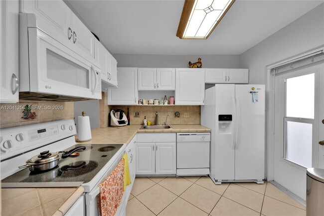 Building Photo - 3199 S Ocean Dr