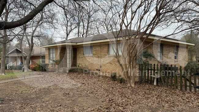 Building Photo - 3535 Creek View Dr