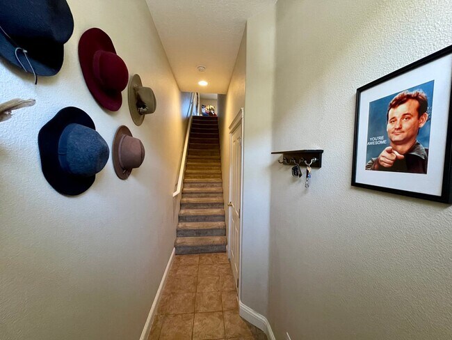 Building Photo - Spacious 2 Bed 2.5 Bath + Bonus Room Townh...