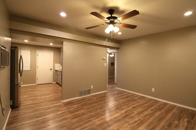 Building Photo - 5222 East Windsor Avenue, Unit 1