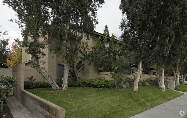 Foto del edificio - Holder Garden Apartments