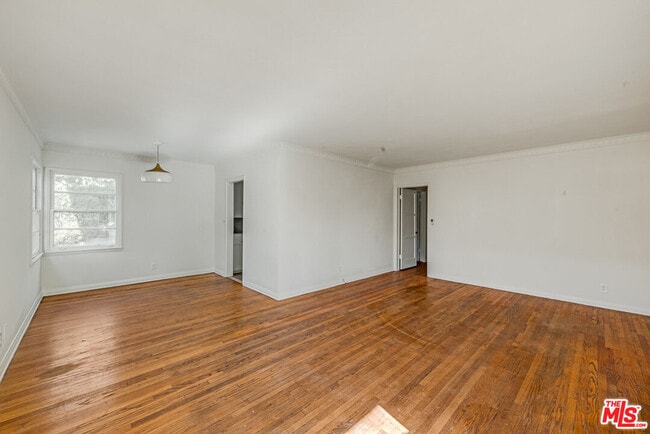 Building Photo - 1706 N Stanley Ave