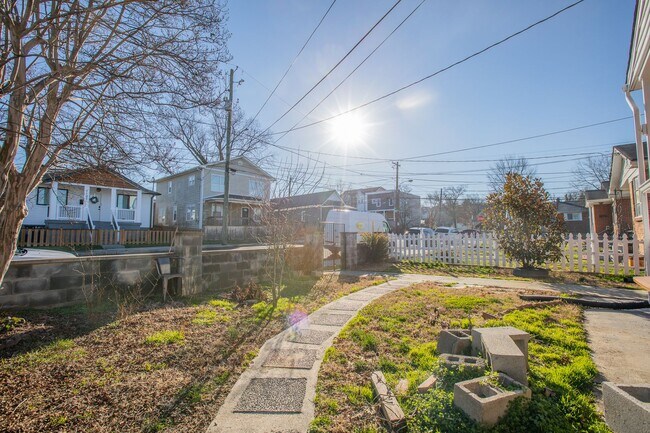 Foto del edificio - Lovely 3 BR/3 BA Single-Family Home in Dea...
