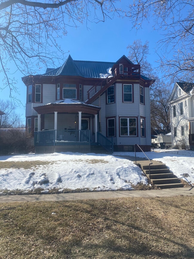 The apartment building at 506 High Avenue - 506 High Ave E