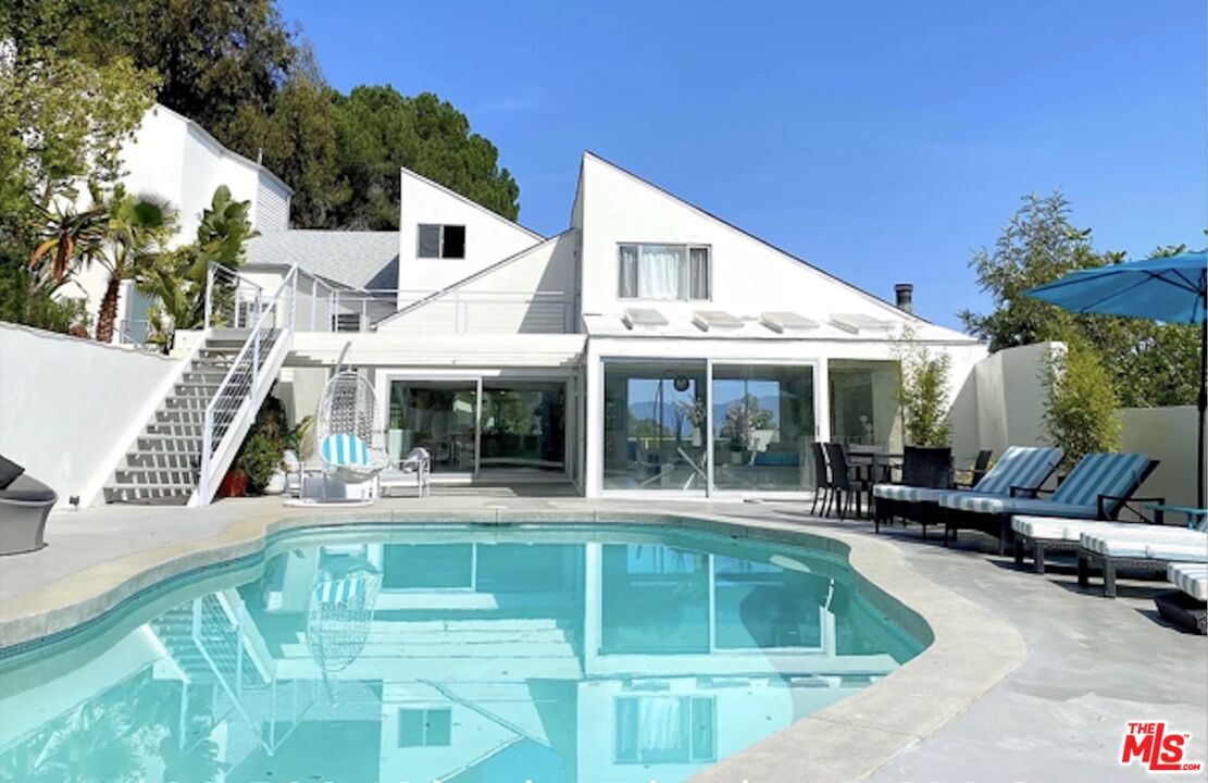 Foto principal - 3210 Coldwater Canyon Ln