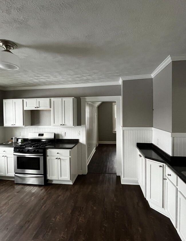 Kitchen - 2052 Fairview