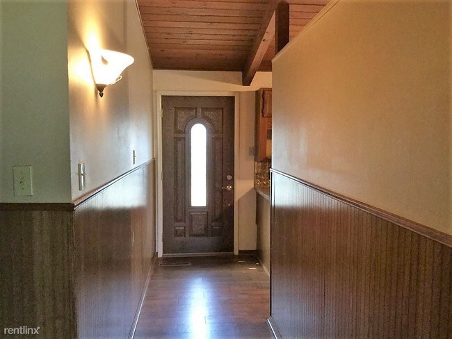 Building Photo - 3 br, 2 bath House - 2520 SW Burnett Rd