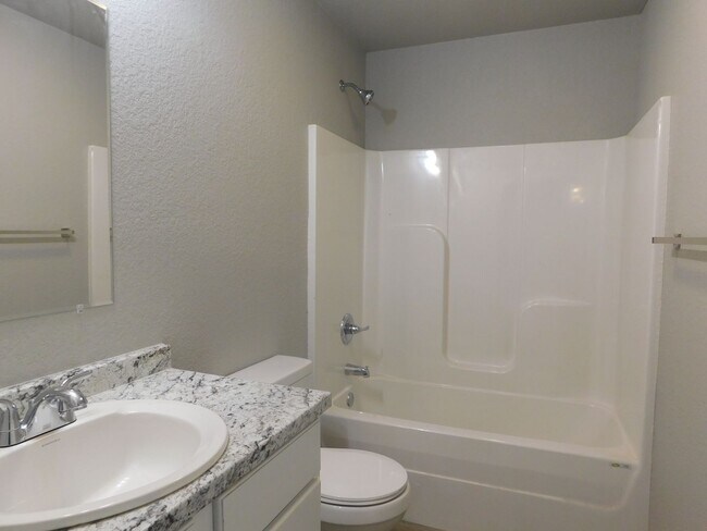 Building Photo - New 2 Bedroom Duplex Near University of Ar...