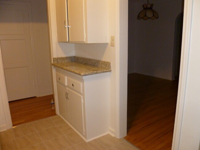 kitchen - 118 N Croft Ave