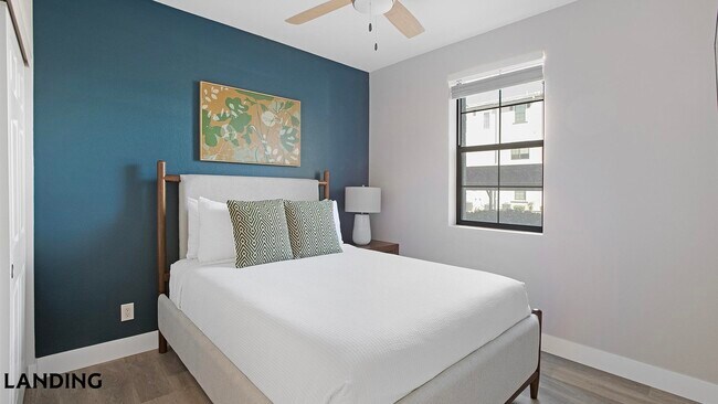 Foto del edificio - 9242 W Russell Rd