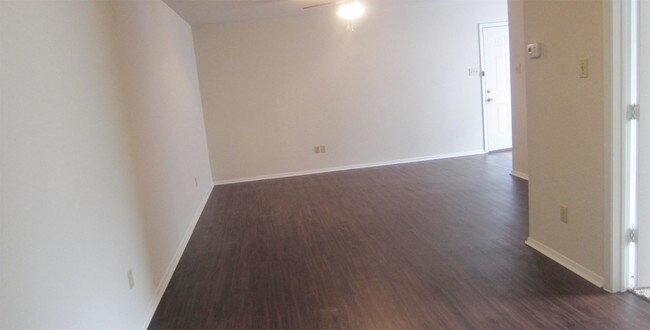 Foto del edificio - 2734 James Rd