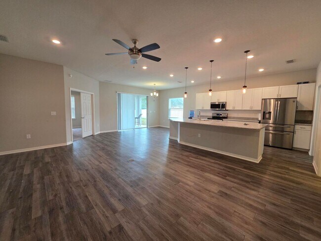 Foto del edificio - 4-Bedroom, 2.5-Bathroom in Lakeland