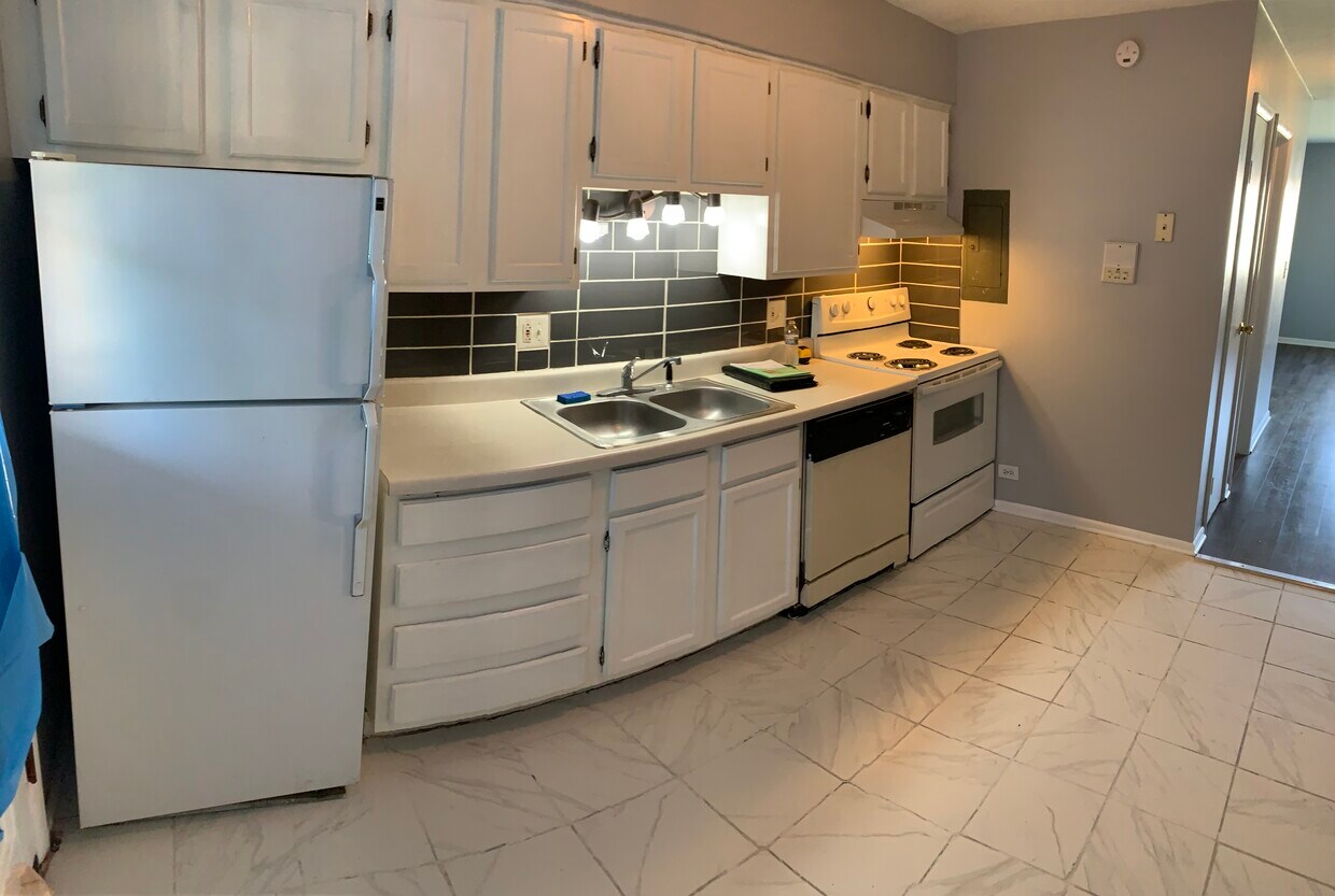 1140 W 18th St Unit 2W, Broadview, IL 60155 Condo for Rent in