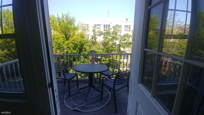Foto del edificio - 5 br, 2 bath  - 40 Atherton Rd