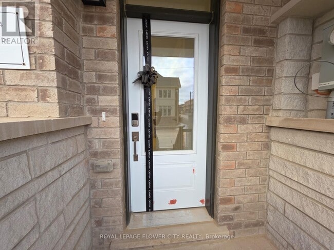 Building Photo - 15 Moosehead Dr