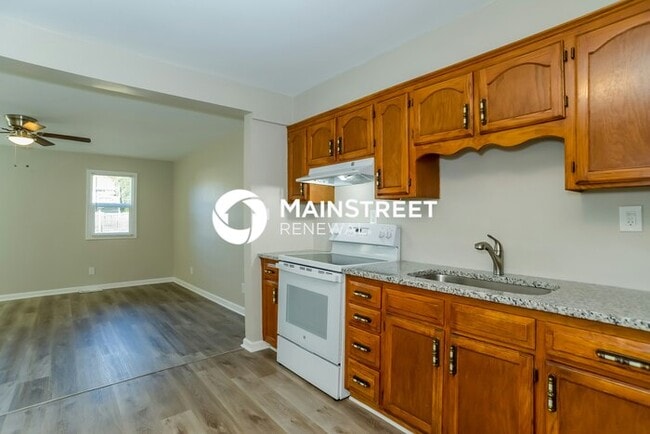 Building Photo - 6 Bedroom Pet-Friendly Home in BELTON, MO ...