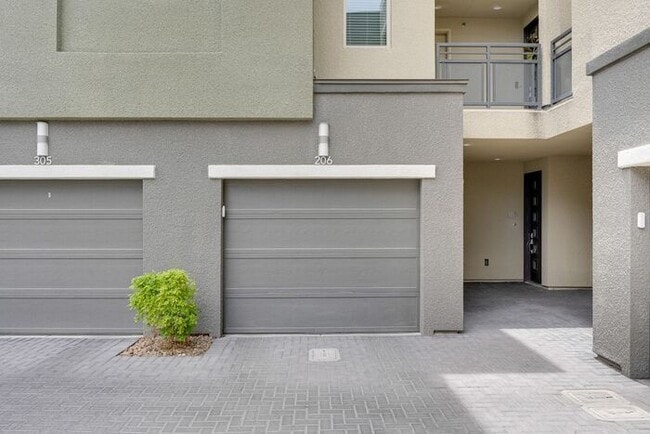 Building Photo - EXCEPTIONAL 2 BEDROOM HOME IN 89135