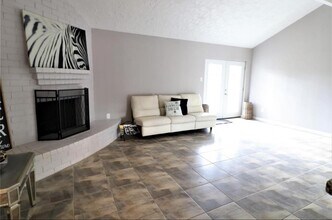 Building Photo - 23019 Good Dale Ln