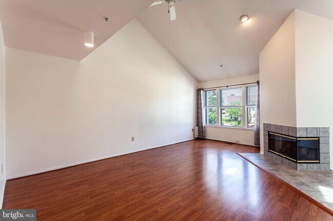 Foto del edificio - 7641 Stony Creek Ln