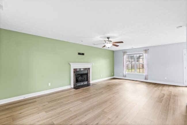 Building Photo - 111 Louie Ln